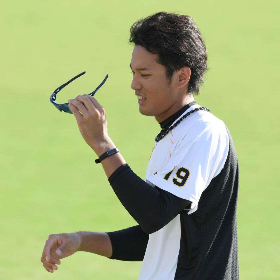 　練習で汗を流す藤浪（撮影・田中太一）