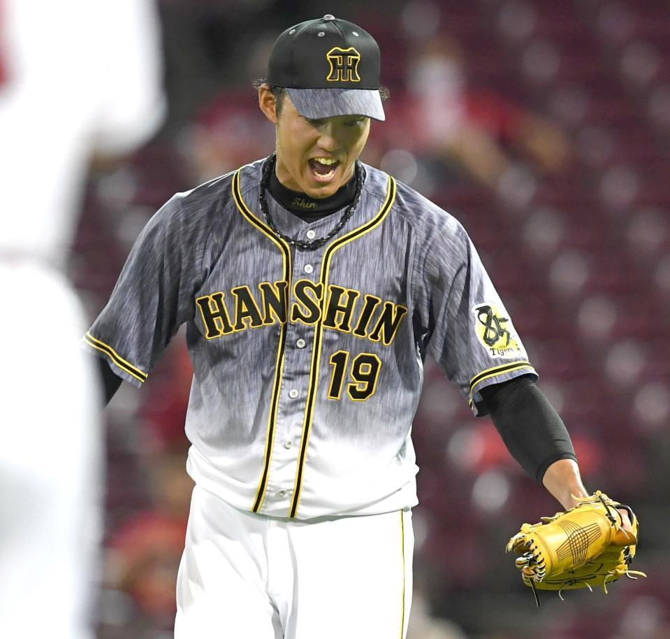 　４回、田中広を三振に斬り雄叫びをあげる藤浪（撮影・飯室逸平）