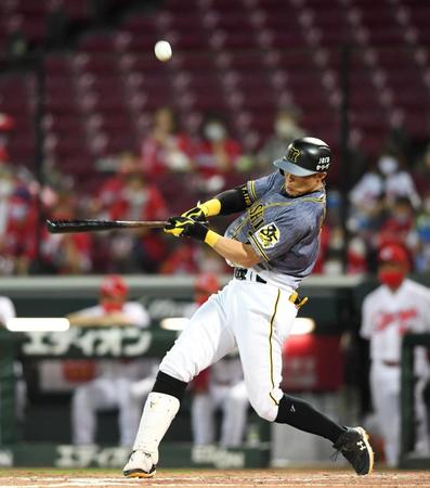 ５回阪神、２死二、三塁、三飛に倒れる阪神・糸井嘉男＝マツダスタジアム（撮影・飯室逸平）