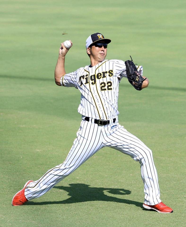 　キャッチボールする藤川（代表撮影）