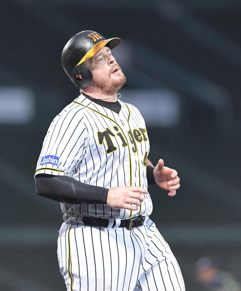 ２回、遊ゴロに倒れ悔しがる阪神・ボーア