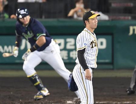 　４回、ヤクルト・村上宗隆にタイムリーを打たれる阪神・青柳晃洋