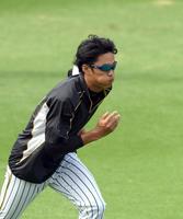 ダッシュする阪神・藤浪＝甲子園（撮影・山口登）