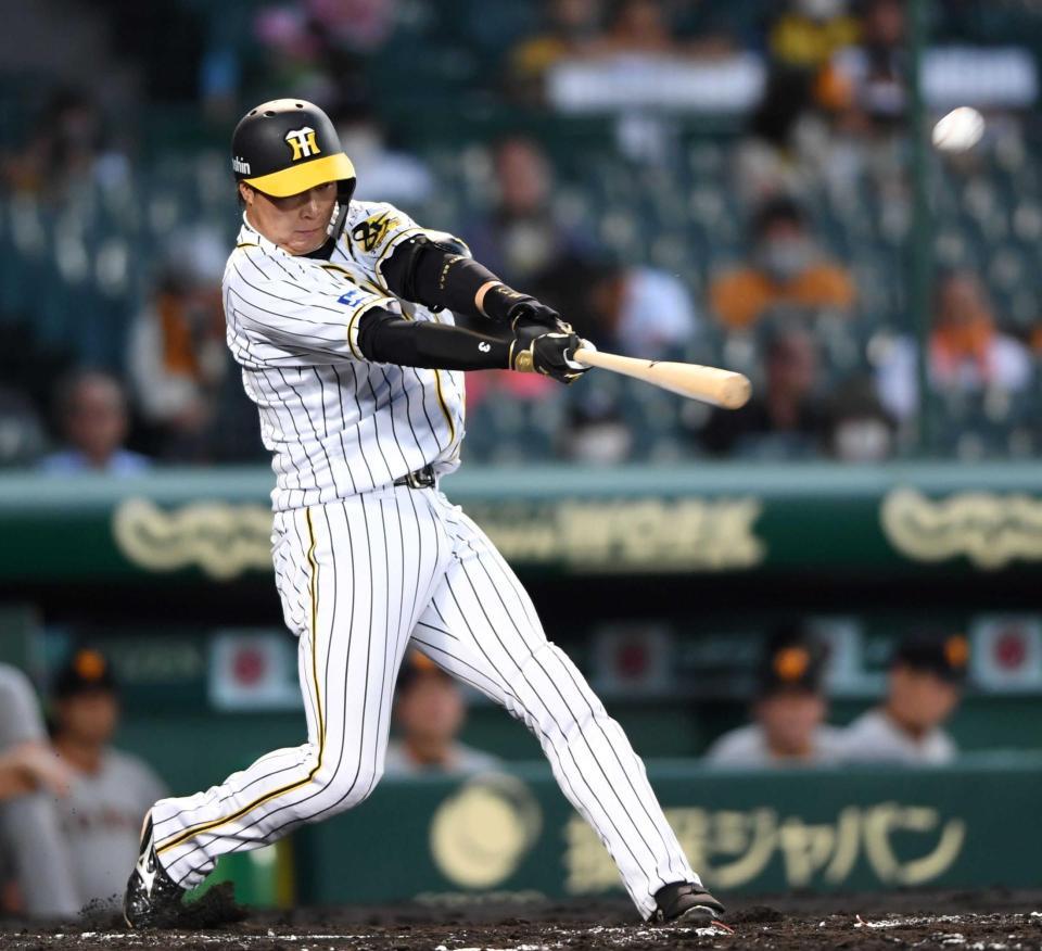 　２回、先制ソロを放つ大山