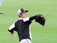 　キャッチボールする高橋