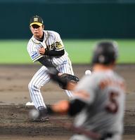 　２回、中島を併殺に斬る高橋