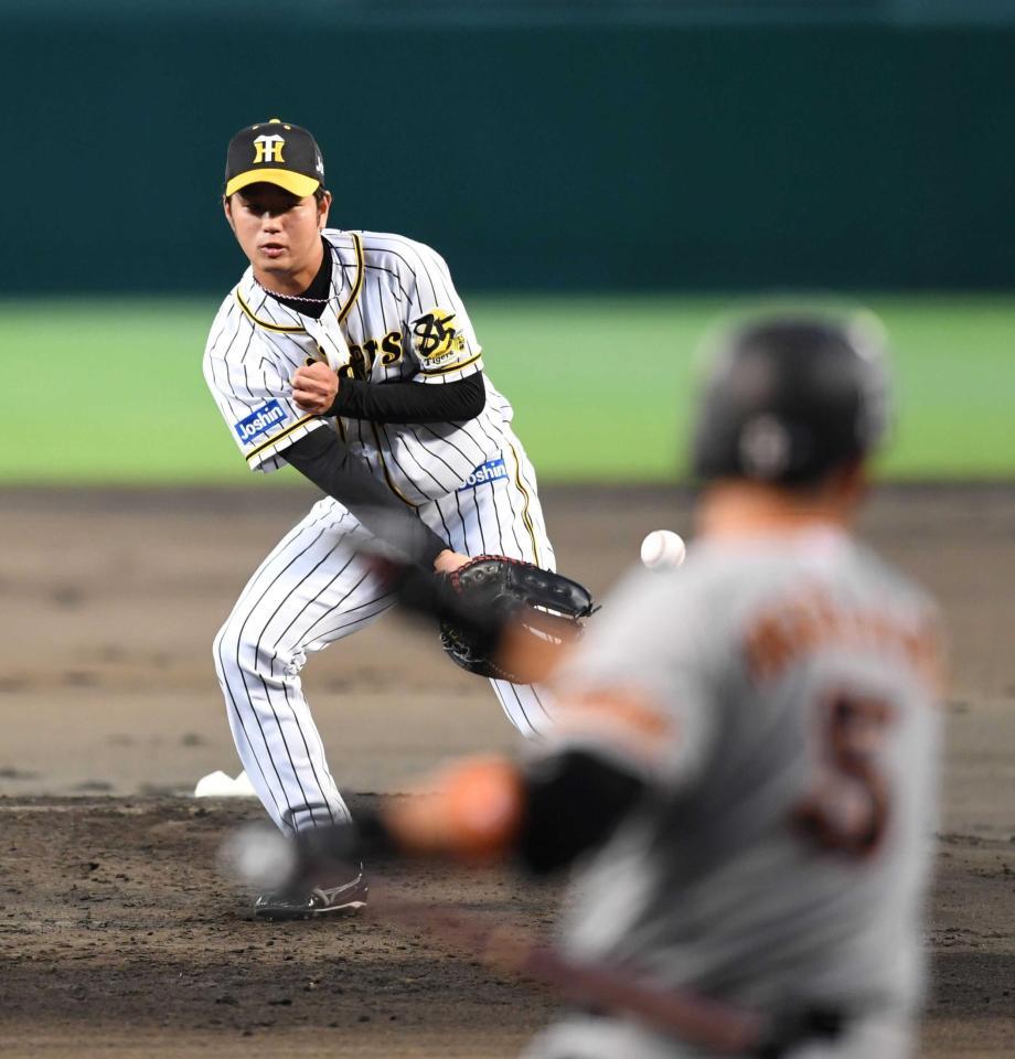 　２回、中島を併殺に斬る高橋