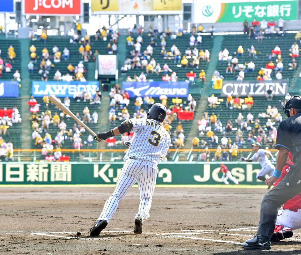 １回、先制３ランを放つ大山（撮影・立川洋一郎）