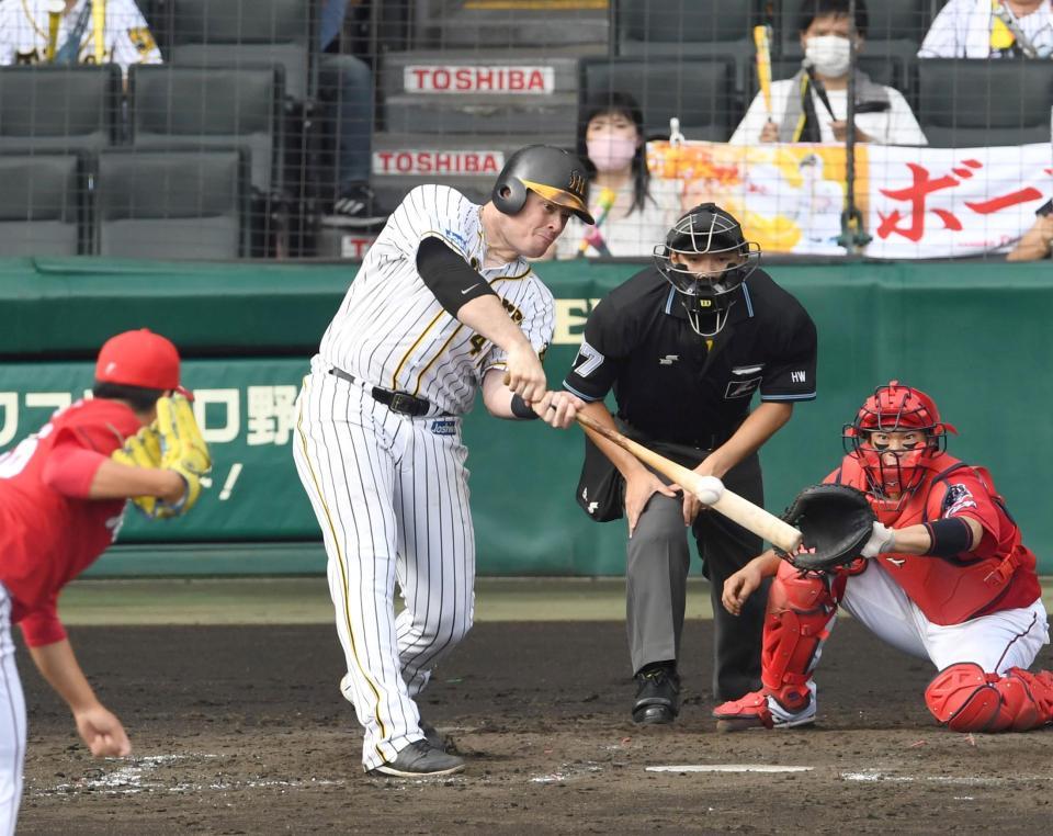 ３回阪神、１死二、三塁、勝ち越しタイムリーを放つ阪神・ボーア＝甲子園（撮影・飯室逸平）