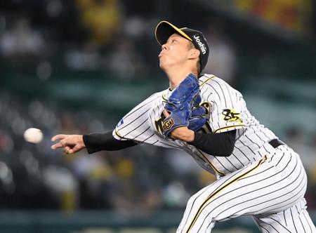 先発し、力投する阪神・青柳晃洋＝甲子園（撮影・田中太一）