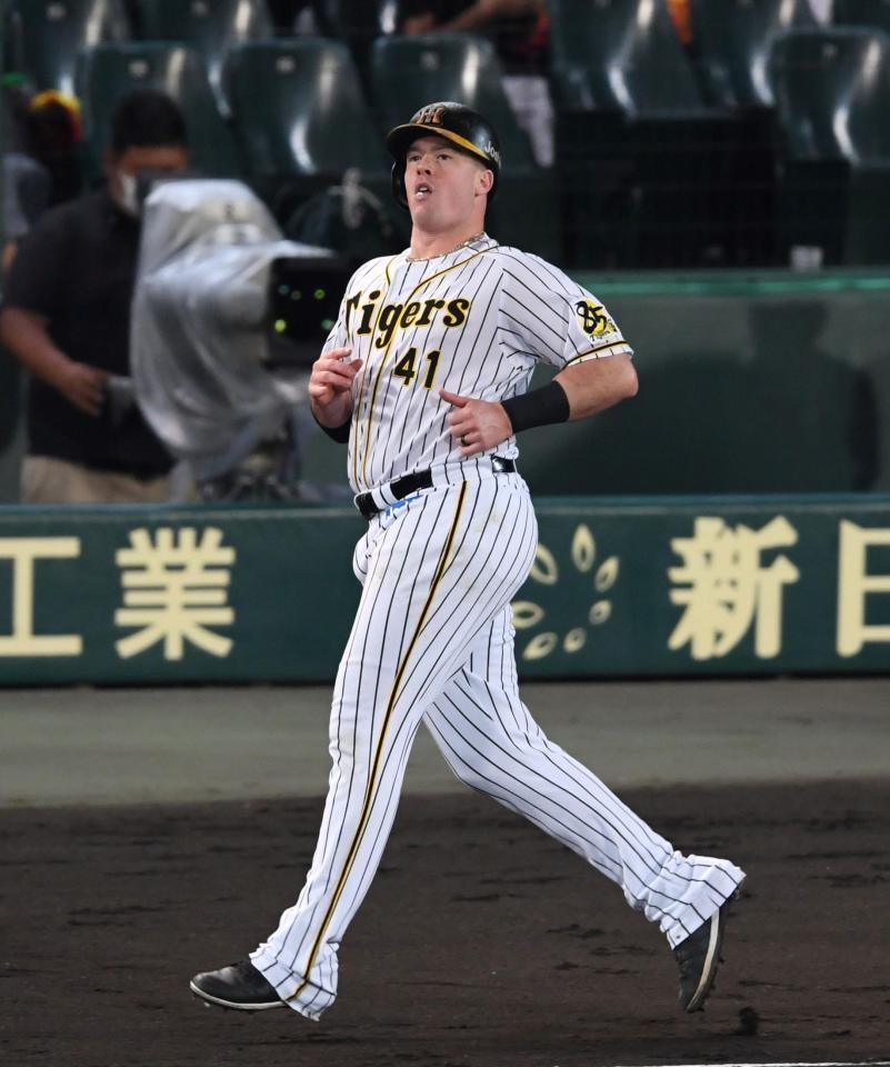 　２回阪神、併殺打に倒れるボーア（撮影・飯室逸平）