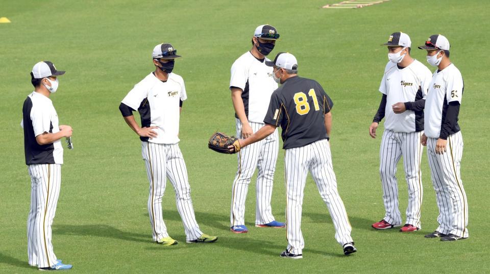 全員マスクを着用して練習がスタート（撮影・田中太一）