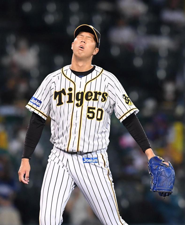 １回、中日・ビシエドへの投球時、残念そうな表情を見せる阪神・青柳（撮影・北村雅宏）
