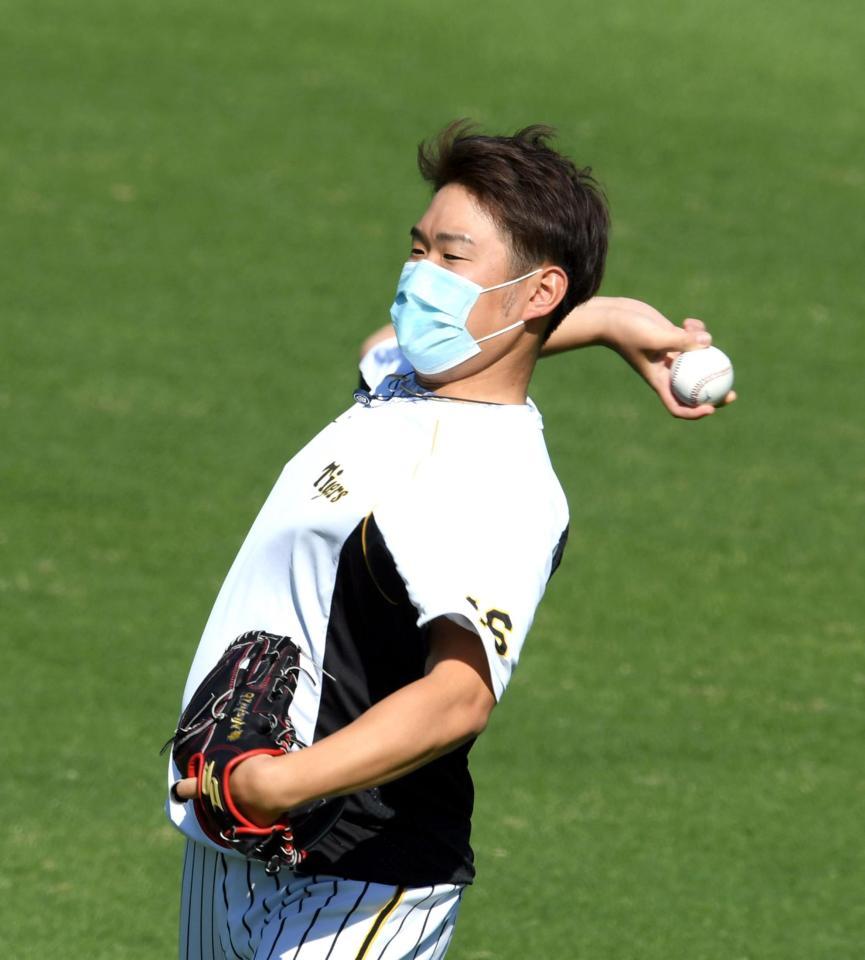 　キャッチボールする阪神・西勇（撮影・山口登）