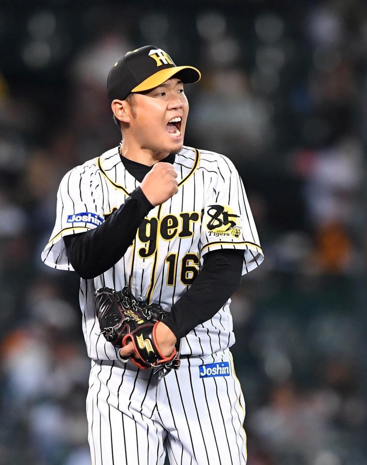 　８回、吉川尚を空振り三振に仕留め、ほえる阪神・西勇＝甲子園（撮影・北村雅宏）