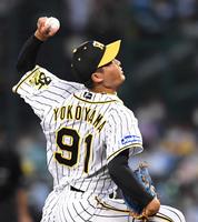 　９回に３年ぶりの１軍登板を果たした横山