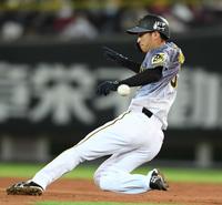 　５回、二盗を決める近本