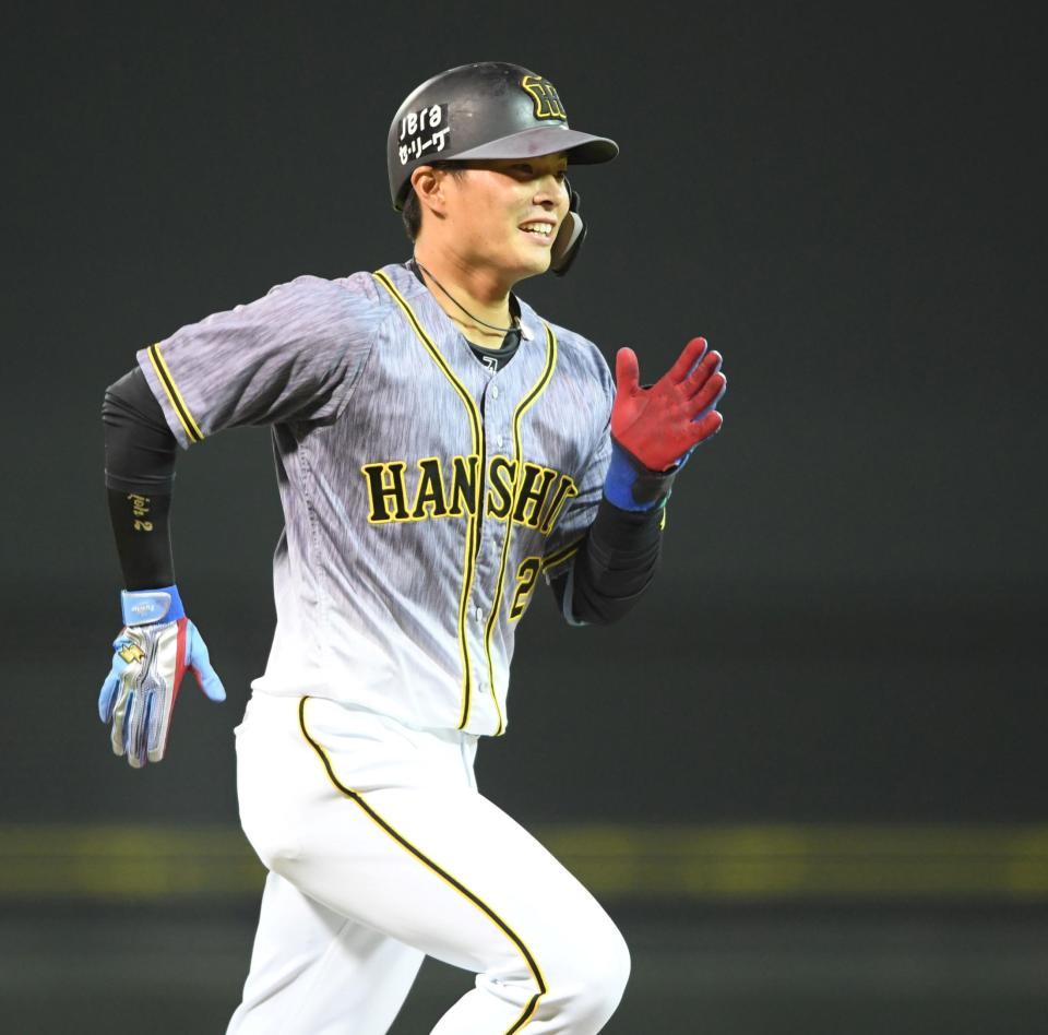 　１回、先制２ランを放った北條は力走しながら生還する