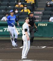 ６回、阪神・ガンケルはＤｅＮＡ・ソトに勝ち越しソロを許す＝甲子園（撮影・山口登）