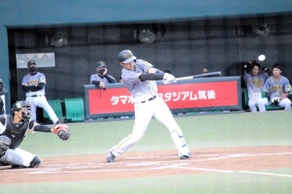 　初回、先制打を放ち広島・林とトップタイの３２打点目を挙げた井上