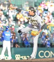 ８回、１６０キロの速球を投げ込む藤浪