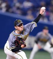 　５回、力投する岩貞（撮影・山口登）