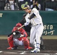 　６回、代打で遊ゴロに倒れる井上＝２０日
