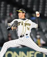 　７回から登板する能見（撮影・北村雅宏）