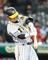 ７回、代打で３ランを放つ原口（撮影・北村雅宏）