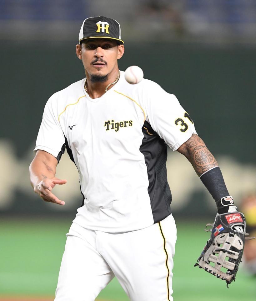 　ノックを受けるマルテ（撮影・中田匡峻）