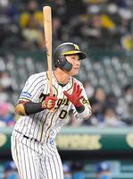 ２回、先制となるソロを放つ阪神・木浪＝甲子園（撮影・北村雅宏）