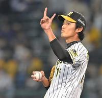 　１回、野手に合図を送る阪神・藤浪晋太郎