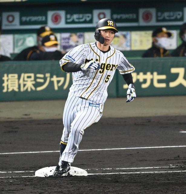 近本　ベース踏み忘れ単打も盗塁成功　巨人・増田大を引き離す２５盗塁目