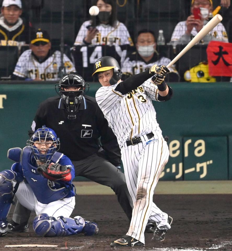 　８回、猛打賞となる２点タイムリーを放つ大山