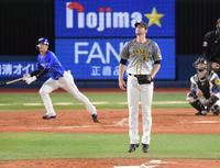 ４回ＤｅＮＡ１死、ＤｅＮＡ・神里和毅にソロ浴びる阪神・ガンケル＝横浜（撮影・金田祐二）