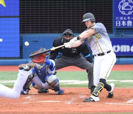 ４回、適時二塁打を放つサンズ（撮影・金田祐二）