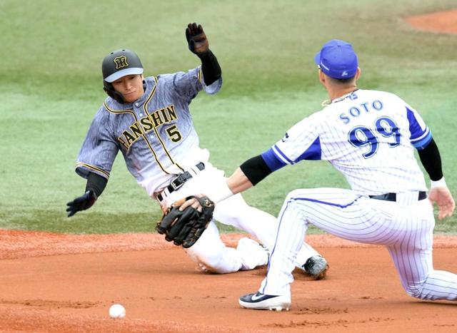 阪神・近本が３０盗塁！新人から２年連続は球団初　今季６度目の４安打で打率・２９８