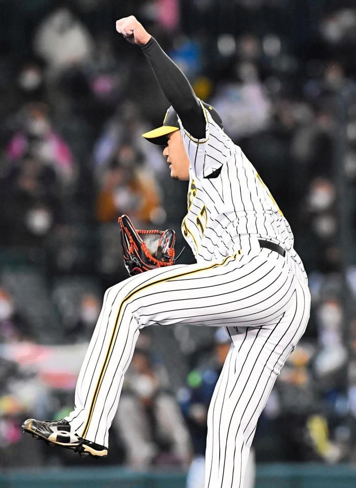 ７回途中から登板する岩貞