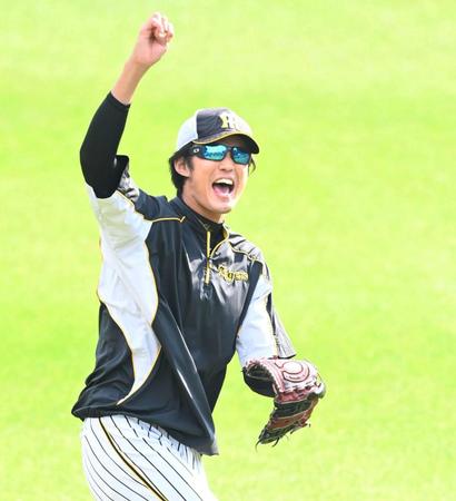 　キャッチボールで雄叫びをあげる藤浪