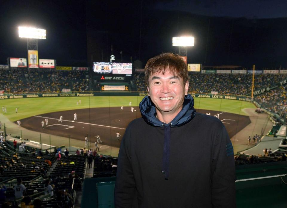 　藤川の引退試合に駆けつけた岩瀬氏（撮影・山口登）