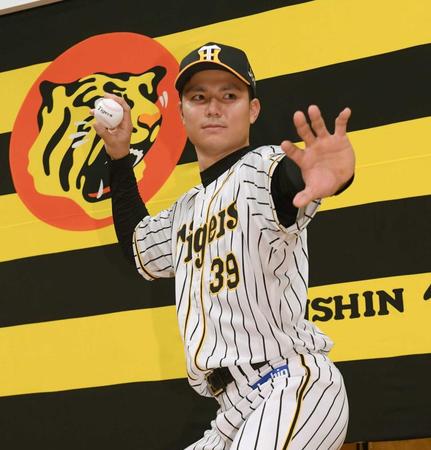 　球団捕手史上初の２０００安打を目標に掲げた栄枝（撮影・田中太一）