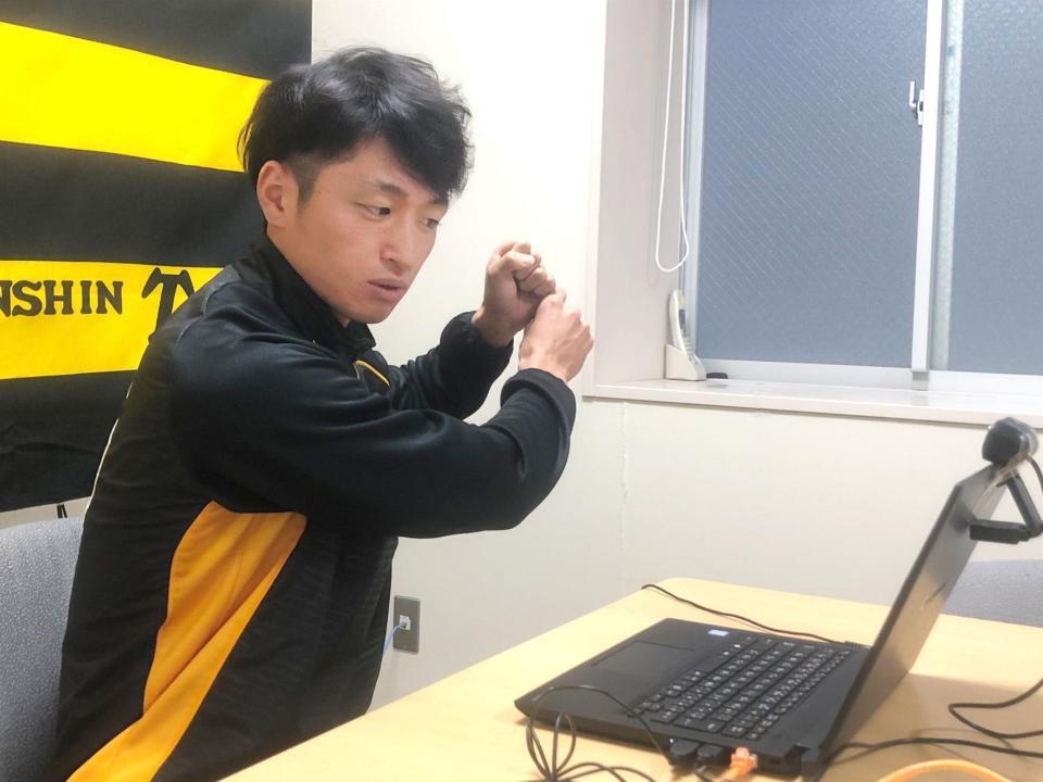 小学生にオンライン授業を行った近本（球団提供）