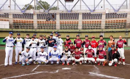 　（前列左から）古田敦也氏、三浦監督らと「こやぶるＳＰＯＲＴＳ大忘年会ＳＰ」の収録に参加した梅野（関西テレビ提供）