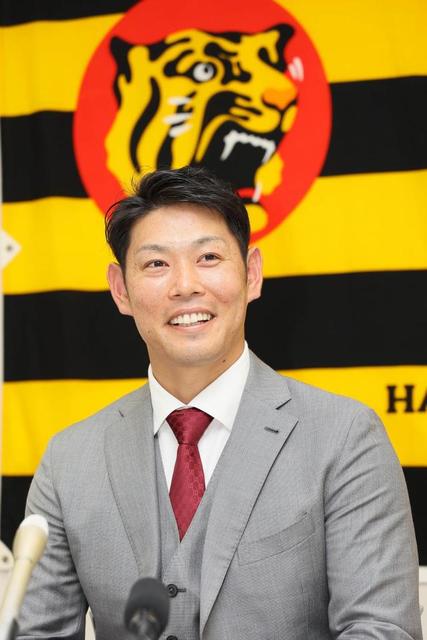 阪神・原口は現状維持 今季で印象に残ったのは「菅野投手から勝ち越しの一打」