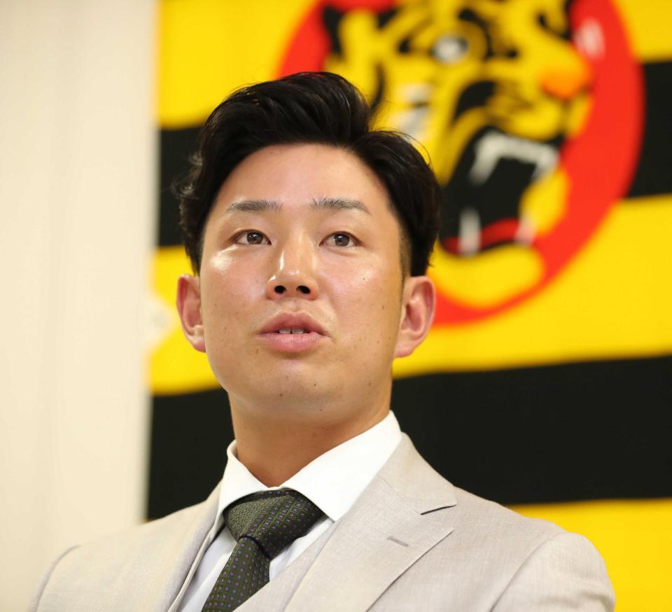 　契約更改しＧ倒を誓った糸原（代表撮影）