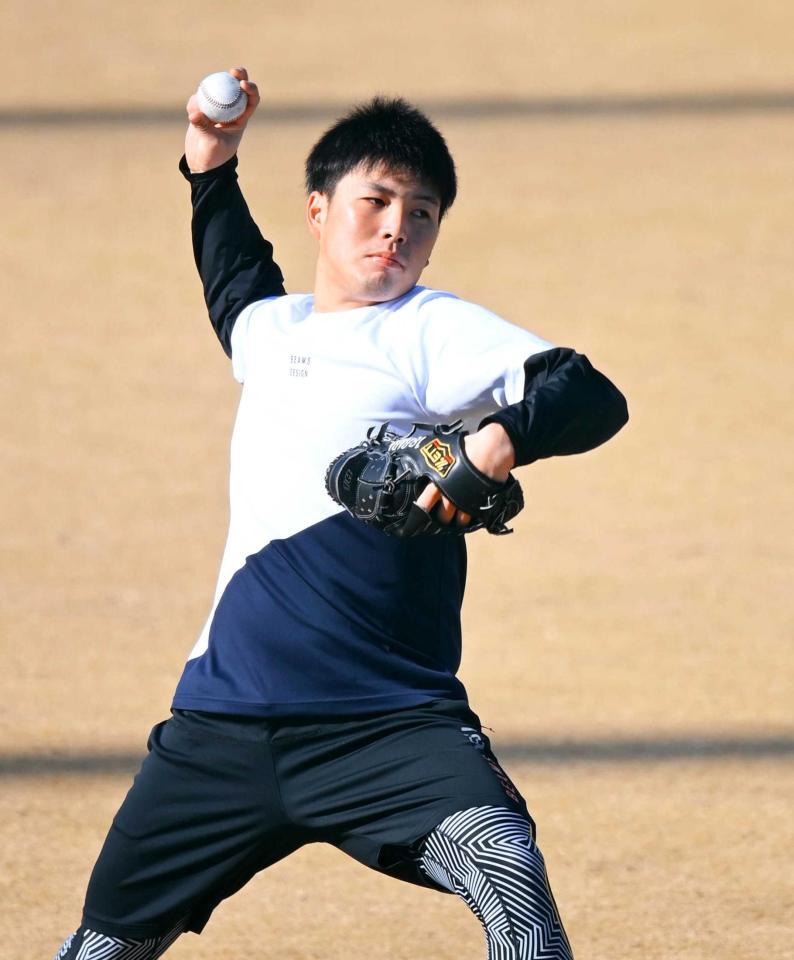 　キャッチボールをする馬場（代表撮影）