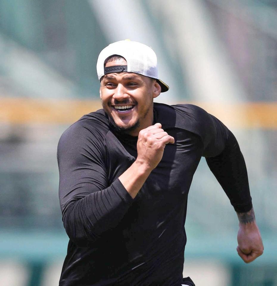 　ダッシュするマルテ＝甲子園（阪神タイガース提供）