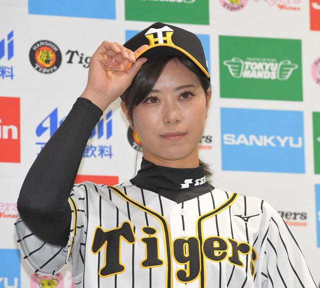 阪神タイガースｗｏｍｅｎ入団会見 美人すぎる外野手 高塚が女子野球普及へ熱い思い 阪神タイガース デイリースポーツ Online