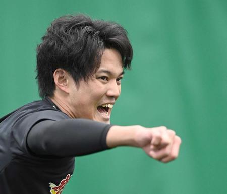 　ブルペンで気迫の投球をみせる藤浪　