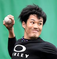 ２日連続でブルペン入りした阪神・藤浪晋太郎＝宜野座（撮影・田中太一）